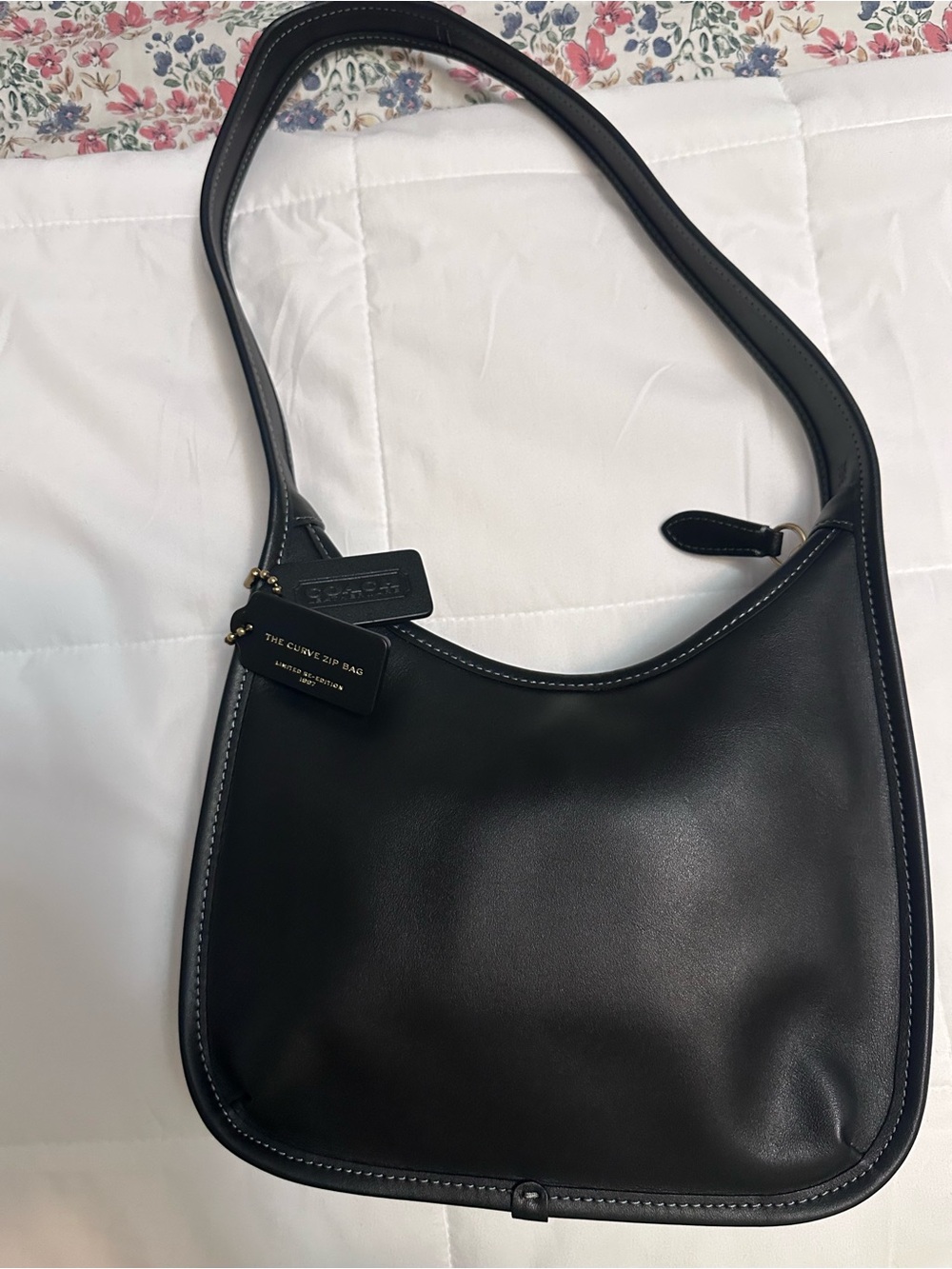 Authentic Coach Curve Zip Bag in Black